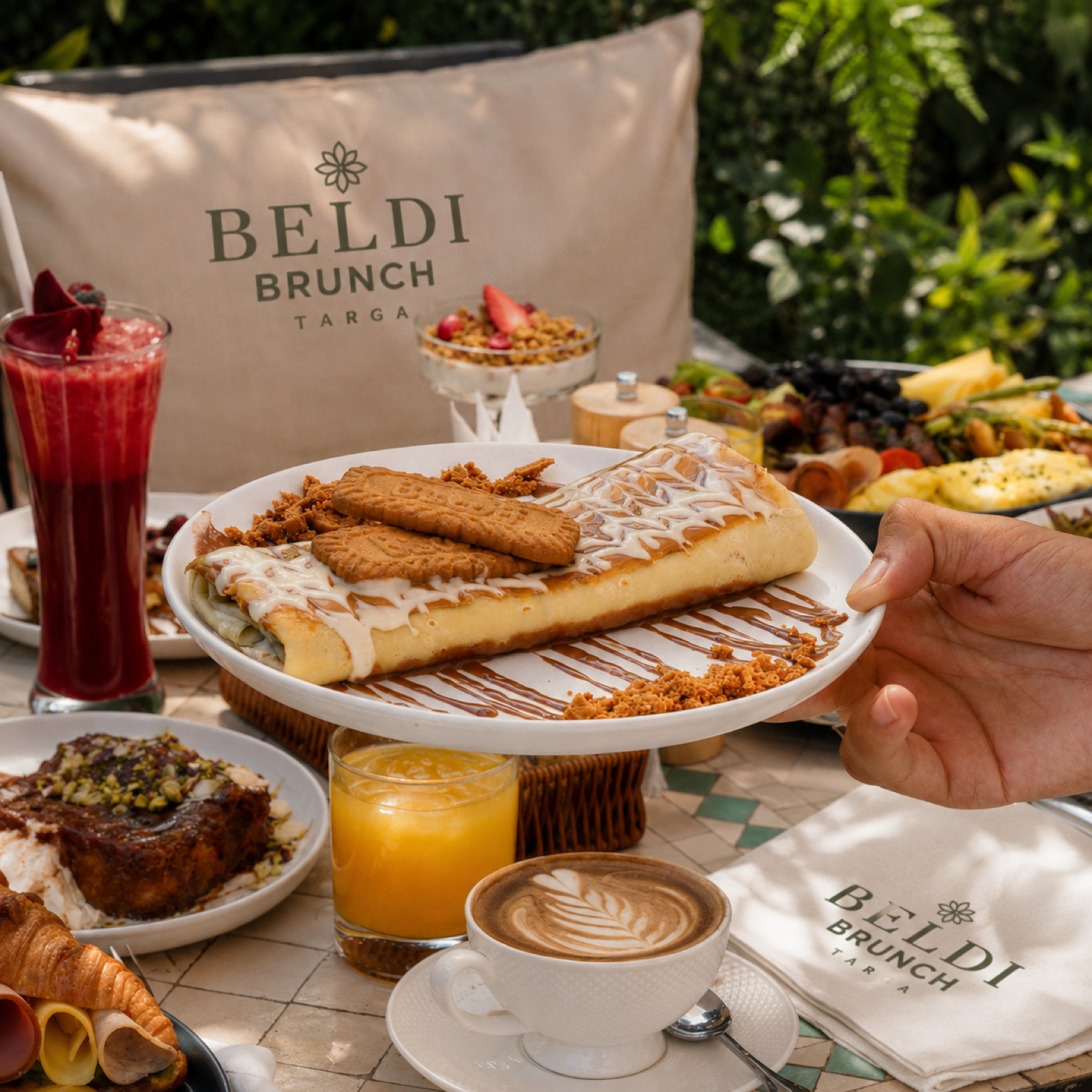 Plateau Ftour Beldi : msemen, baghrir, miel, café